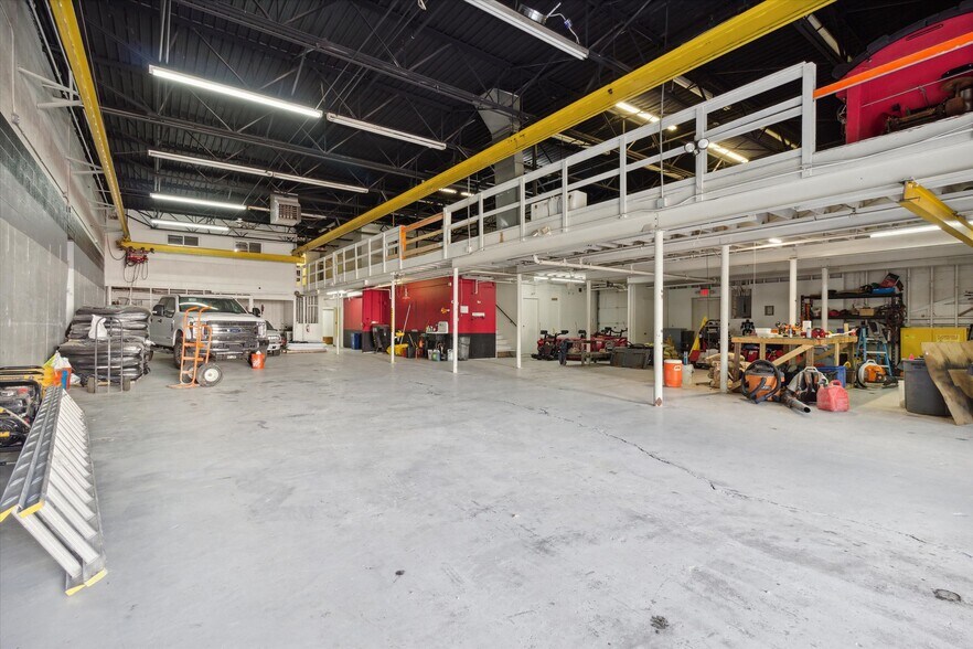 More Photos Of 4800 Joslyn Rd, Lake Orion Light Manufacturing For Sale