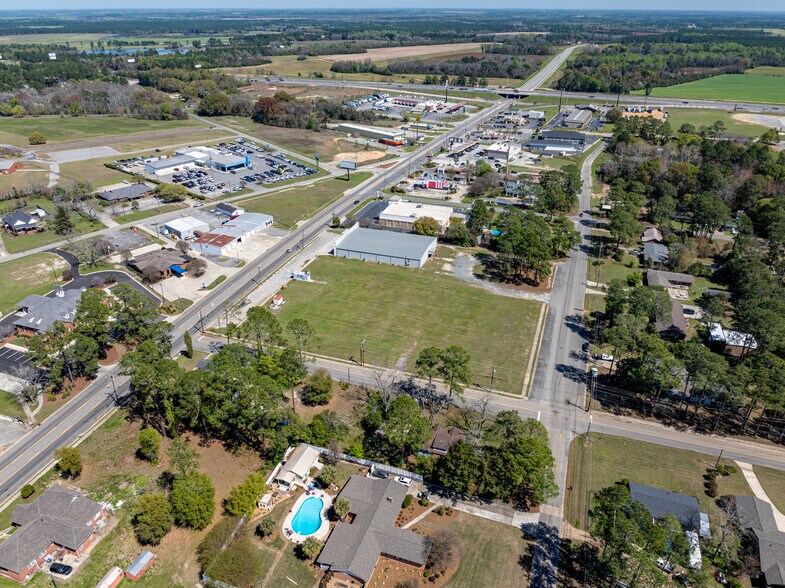 More Photos Of 640 E Washington Ave, Ashburn Freestanding For Sale