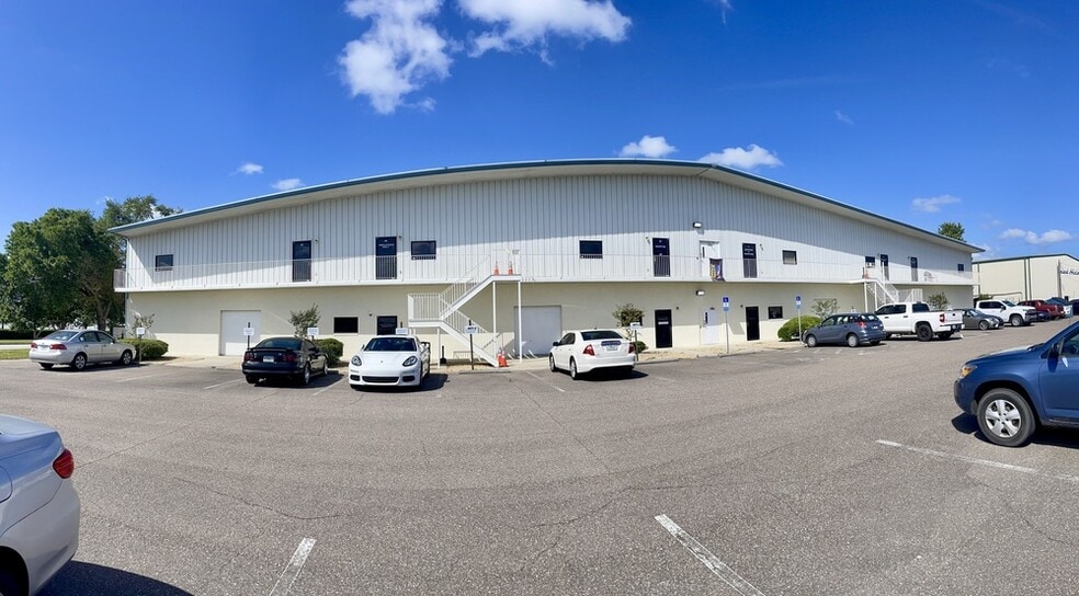More Photos Of 1200 Flightline Blvd, Deland Flex For Lease