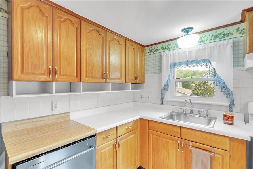 More Photos Of 47-49 Furnace ave, Wanaque Flex For Sale