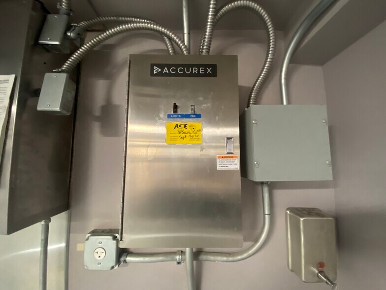 More Photos Of 220 S Campbell Ave, Springfield Storefront Retail Office For Sale