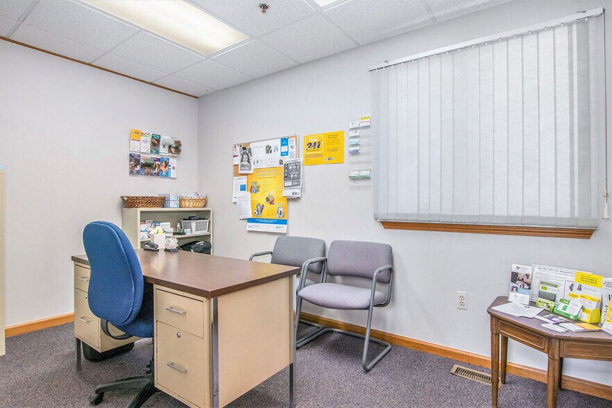 More Photos Of 3050 Commerce Dr, Fort Gratiot Office For Sale