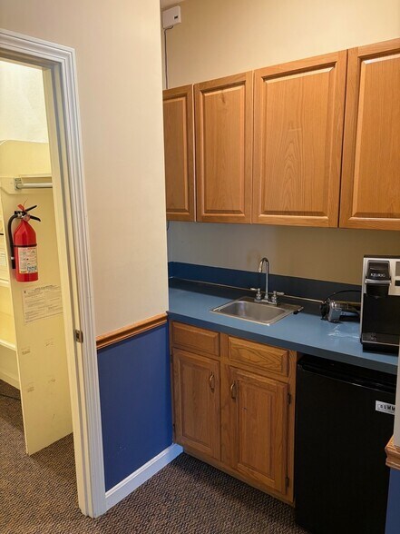 More Photos Of 1130 Ten Rod Rd, North Kingstown Office For Sale