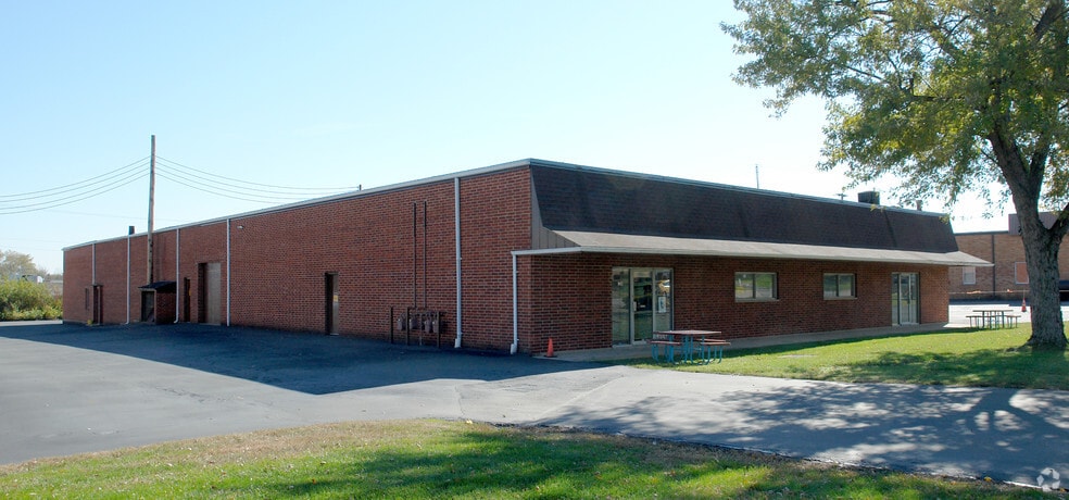 More Photos Of 118-126 Westpark Rd, Centerville Warehouse For Lease