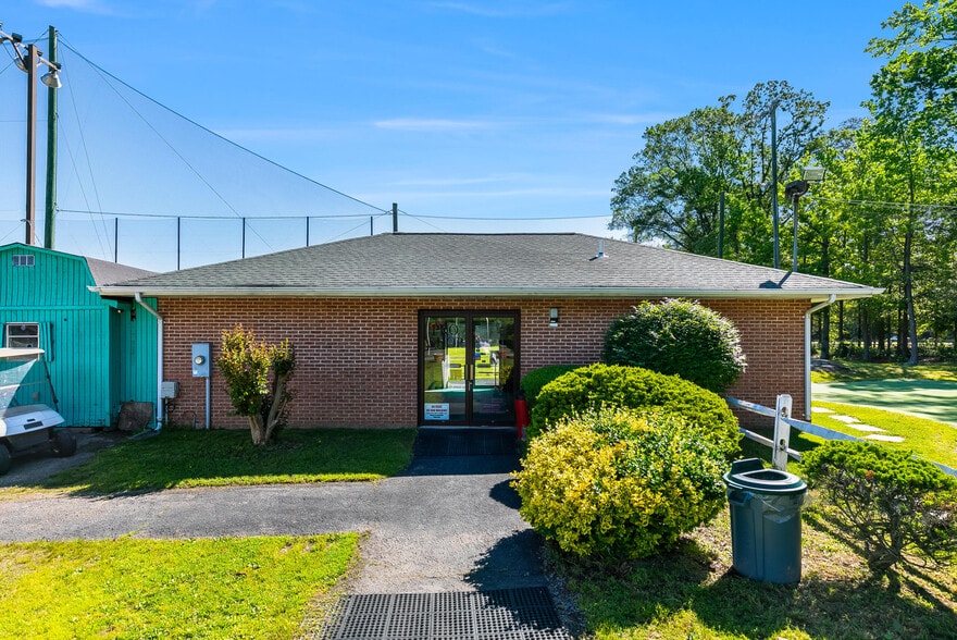 Primary Photo Of 5075 Crain Hwy, La Plata Golf Course Driving Range For Sale