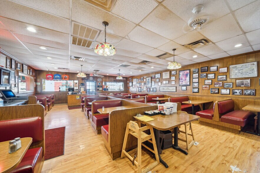 More Photos Of 319 E Illinois Ave, Vinita Restaurant For Sale