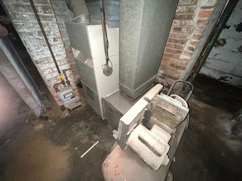 More Photos Of 1438-1442 Light St, Baltimore Showroom For Sale
