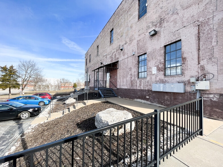 More Photos Of 509 W Olive St, Springfield General Retail For Sale
