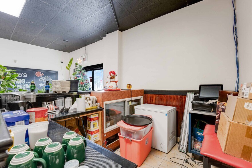 More Photos Of 231 St Paul St W, St Catharines General Retail For Sale