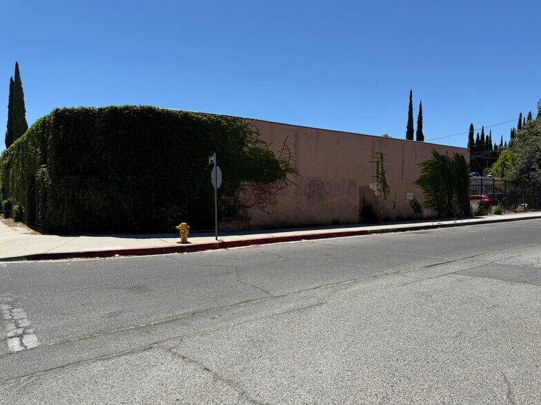 More Photos Of 13227 San Fernando Rd, Rancho Cascades Warehouse For Lease