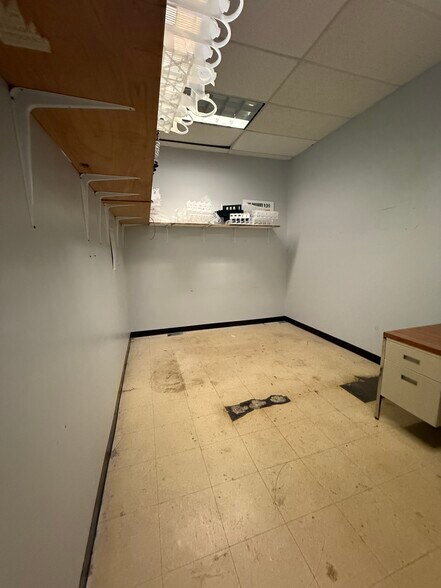 More Photos Of 1474 Anniston Dr, Lexington General Retail For Lease