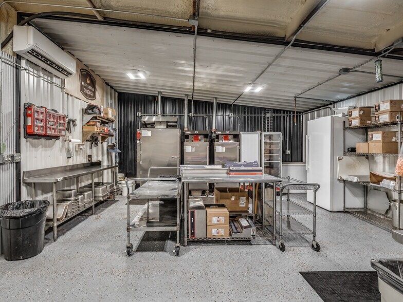 More Photos Of 106 NW 4th St, Lindsay Specialty For Sale