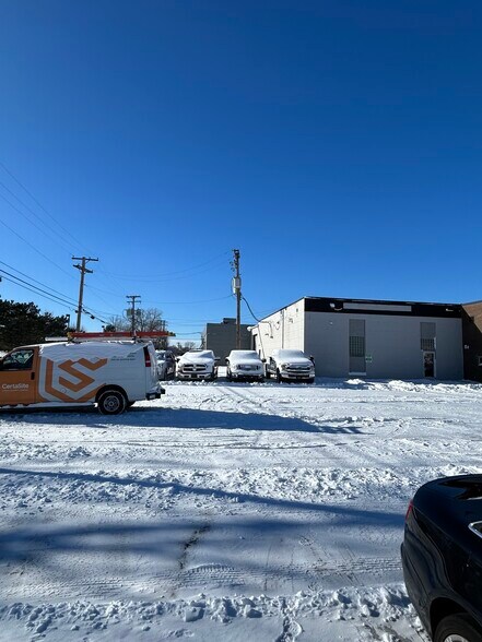 More Photos Of 1251 Rochester Rd, Troy Warehouse For Lease