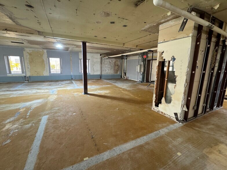 More Photos Of 124 N Adams St, Green Bay Office For Lease