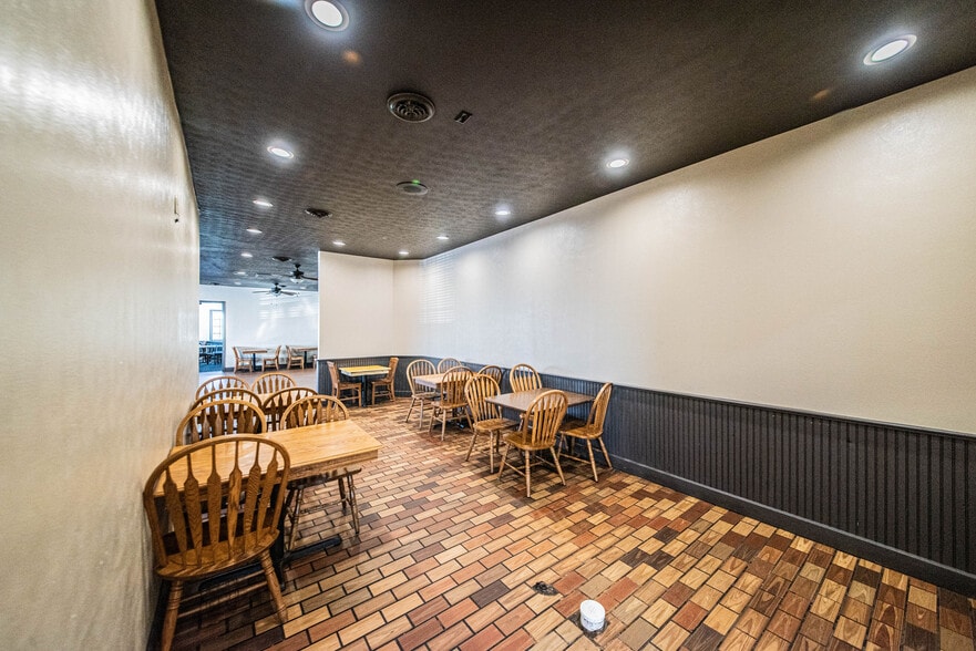More Photos Of 7052 Benton Rd, Paducah Restaurant For Sale
