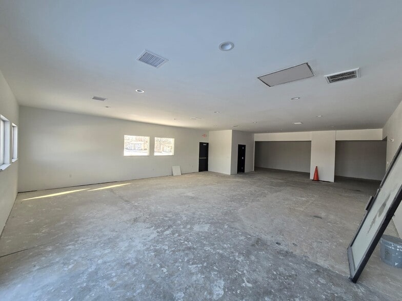 More Photos Of 11400 Veterans Memorial Pky, Lake Saint Louis Office For Lease