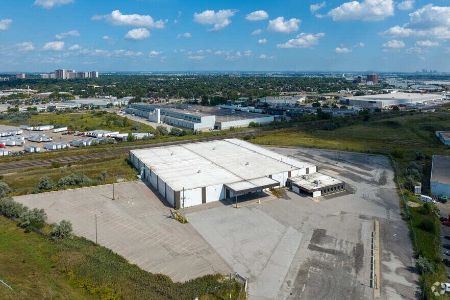 More Photos Of 15 West Dr, Brampton Warehouse For Lease