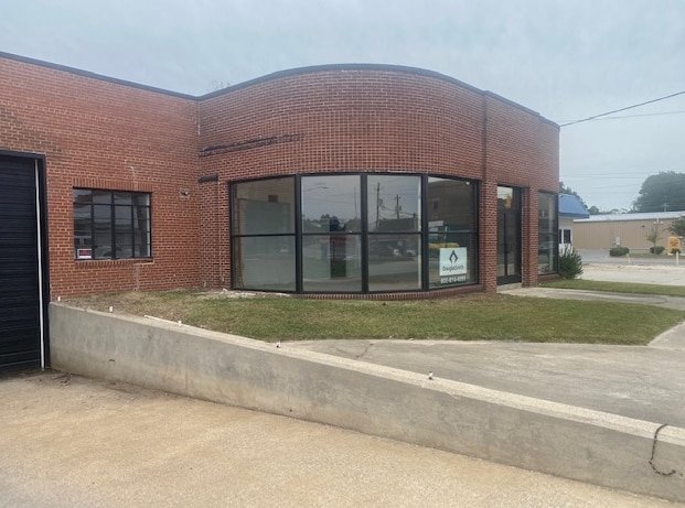 More Photos Of 112 S Pollock St, Selma Light Distribution For Sale