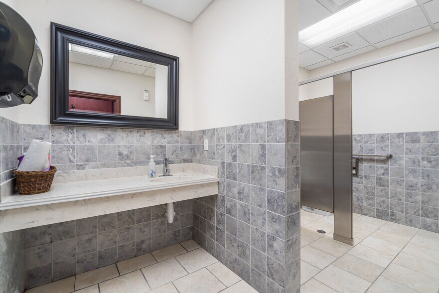 More Photos Of 2964 W Huntsville Ave, Springdale Medical For Lease