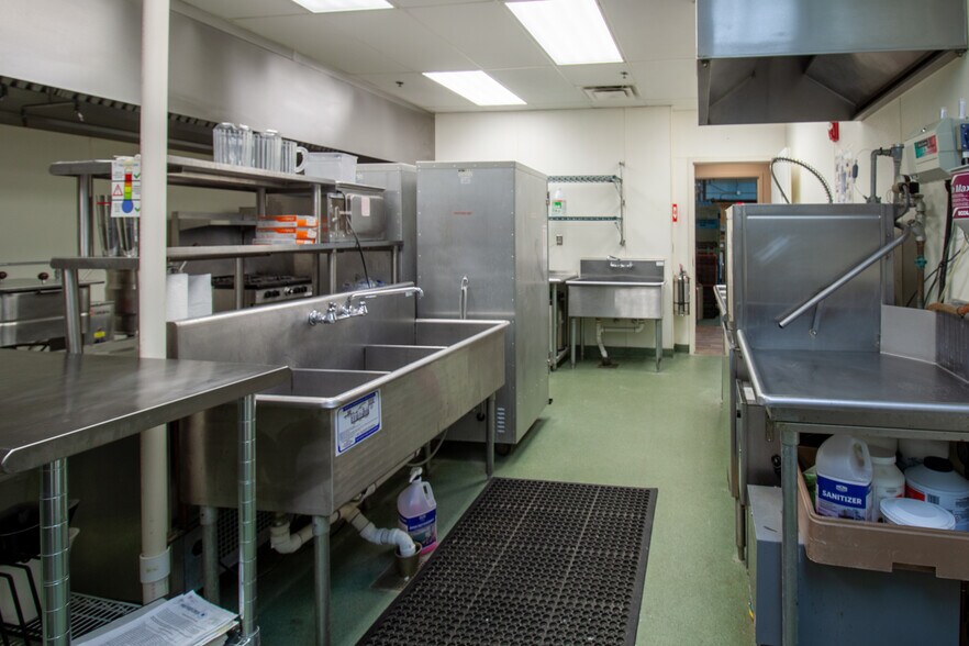 More Photos Of 101 Spring St, Excelsior Springs Theater Concert Hall For Sale