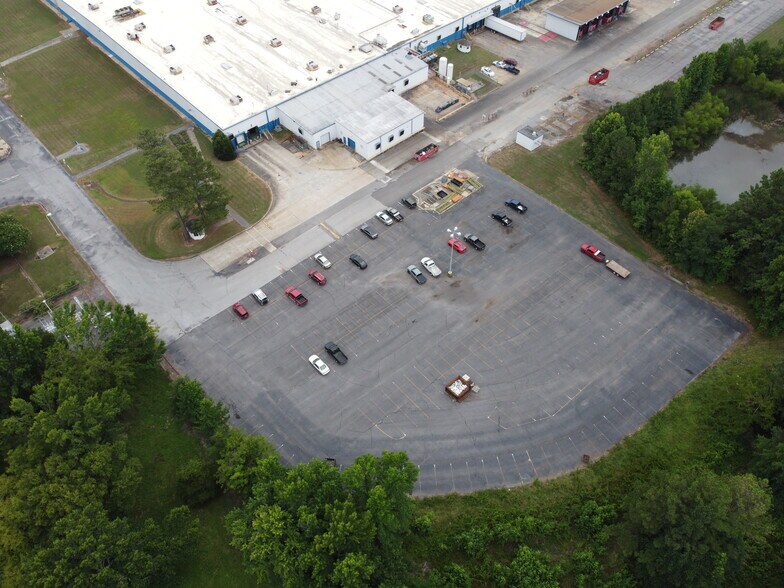 More Photos Of 1641 Thompson Rd, Hartselle Manufacturing For Sale