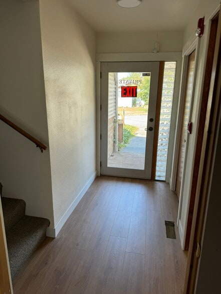 More Photos Of 902 E Maple St, Arlington Medical For Sale