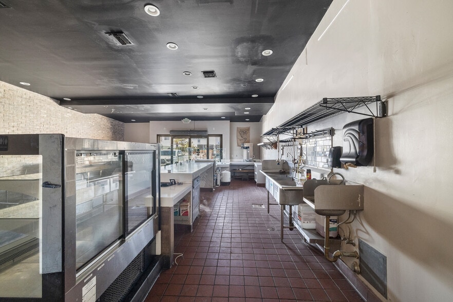 More Photos Of 834 S La Brea Ave, Los Angeles Storefront For Lease