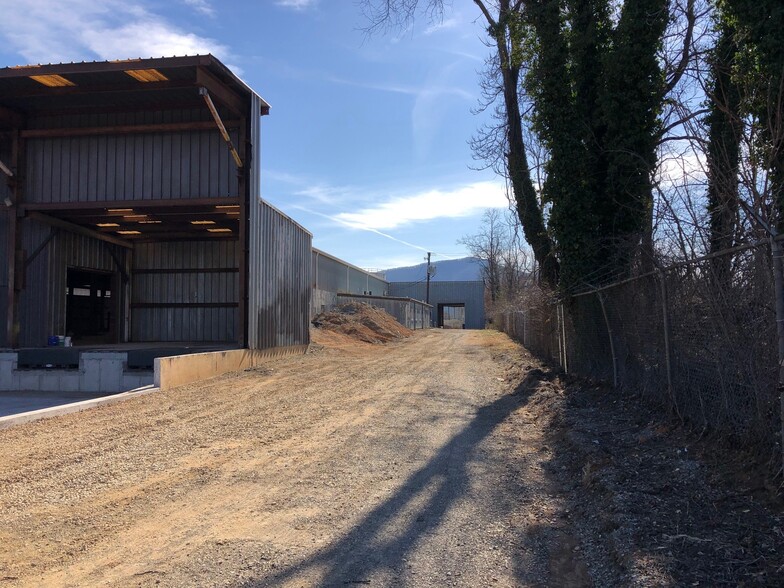 More Photos Of 5051 Benois Rd, Roanoke Warehouse For Sale