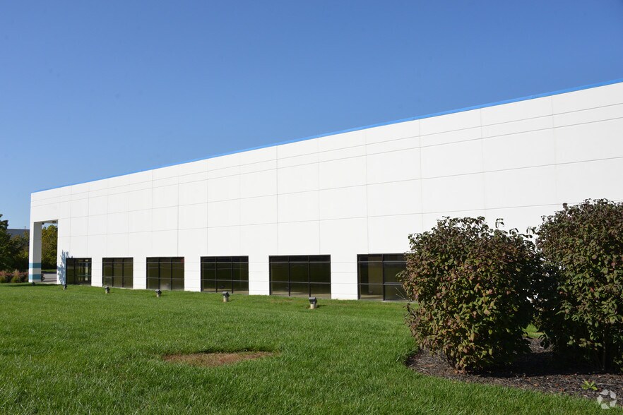 More Photos Of 3780 Lake Park Dr, Covington Distribution For Lease