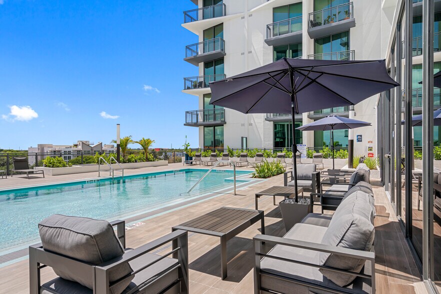 More Photos Of 1809 Jackson St, Hollywood Apartments For Lease