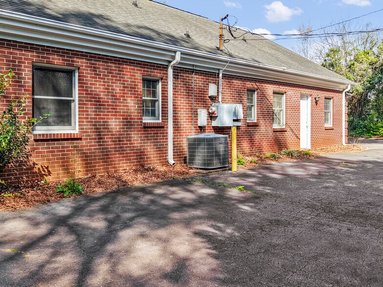 More Photos Of 4375 Silas Creek Pky, Winston-Salem Medical For Sale