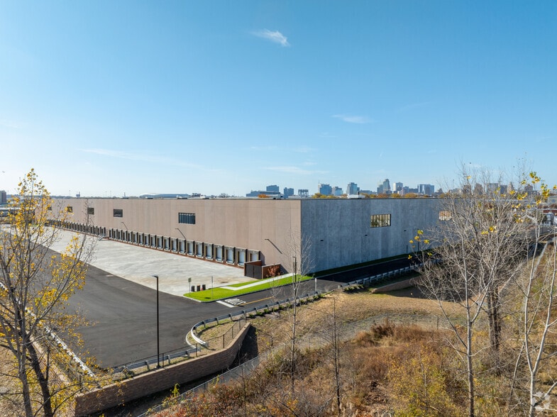 More Photos Of 936 Harrison Ave, Kearny Distribution For Lease