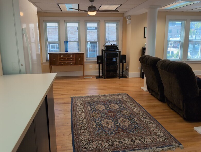 More Photos Of 417 N Hough St, Barrington Medical For Sale