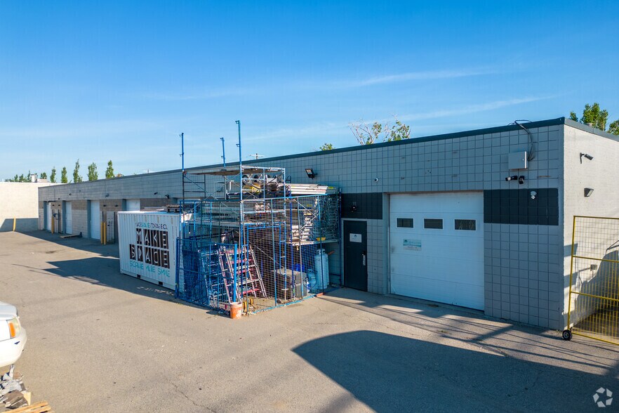 More Photos Of 1247 36th Ave NE, Calgary Warehouse For Lease