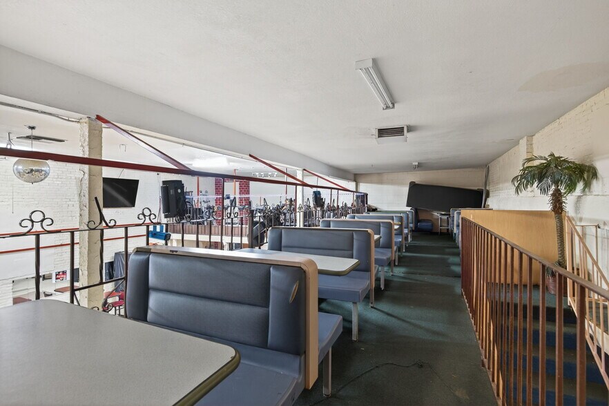 More Photos Of 974 E Main St, Santa Paula Restaurant For Sale