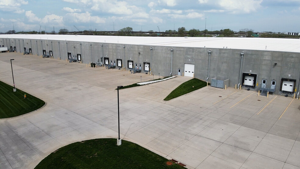 More Photos Of 4950 NE 29th St, Des Moines Warehouse For Lease