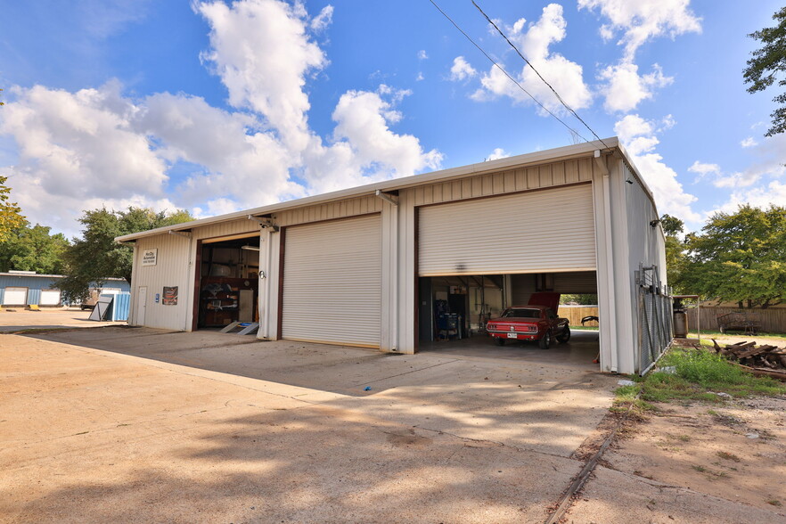 More Photos Of 2214 N Frazier St, Conroe Auto Repair For Sale