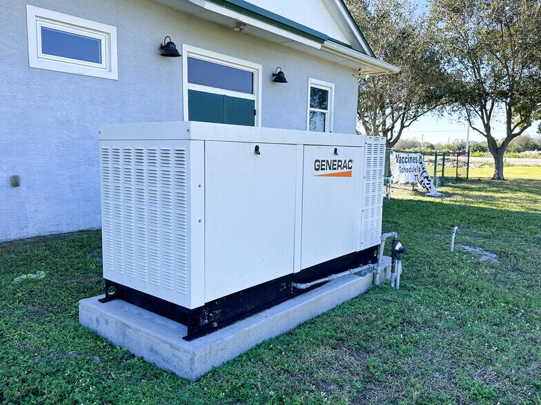 More Photos Of 6580 69th St, Vero Beach Veterinarian Kennel For Sale