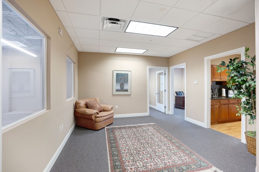 More Photos Of 6341 Porter Rd, Sarasota Light Distribution For Sale