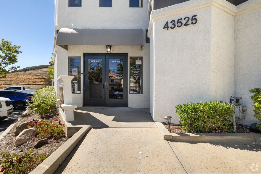 More Photos Of 43525 Ridge Park Dr, Temecula Office For Sale