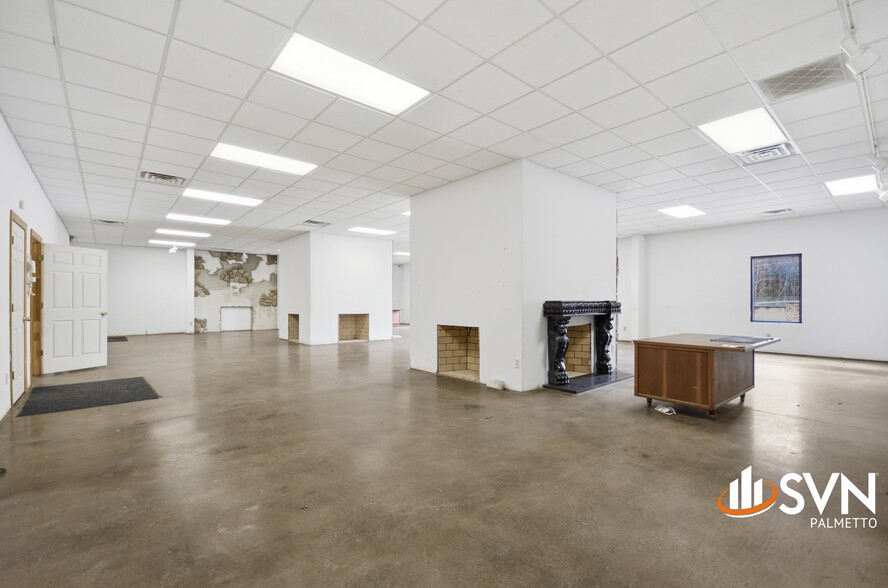 More Photos Of 107 Ben Hamby Ln, Greenville Light Distribution For Lease