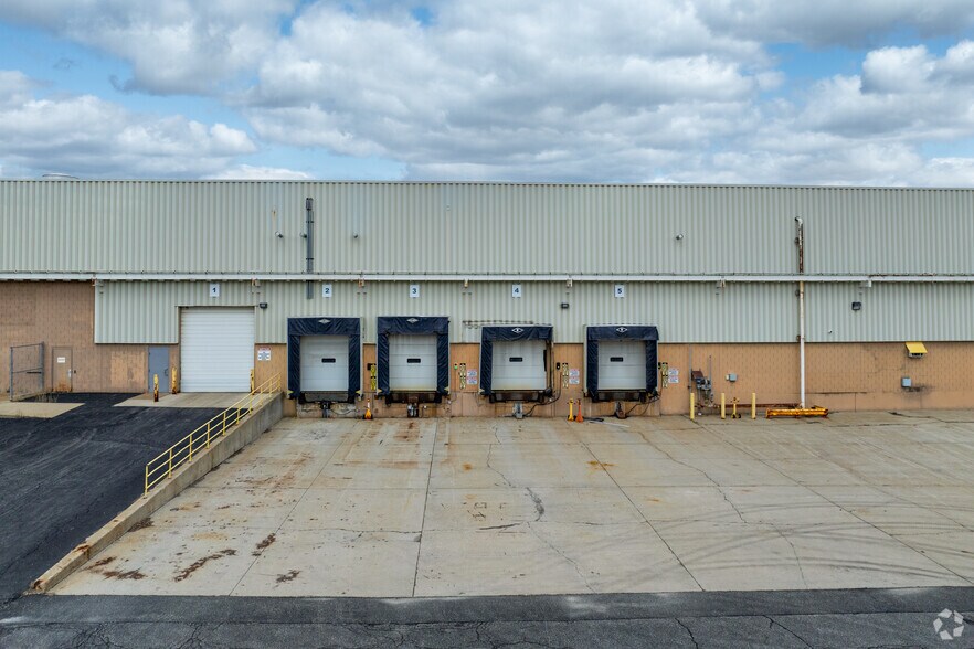 More Photos Of 3800 Lapeer Rd, Auburn Hills Manufacturing For Lease