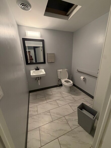 More Photos Of 11225 S Saginaw St, Grand Blanc Storefront Retail Office For Sale