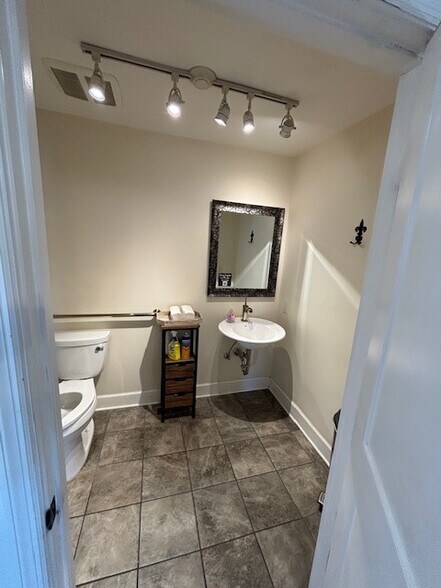 More Photos Of 633 W Iris, Nashville Loft Creative Space For Sale