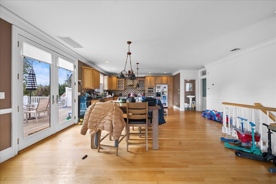 More Photos Of 584 Middle Rd, Bayport Storefront Retail Residential For Sale