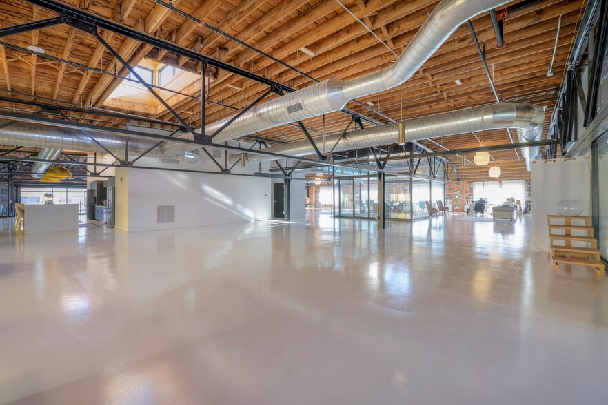 More Photos Of 1604 Locust St, Kansas City Office For Lease