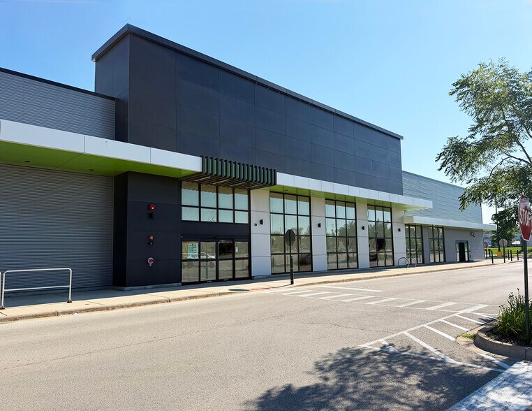 Primary Photo Of 30 W 63rd St, Westmont Supermarket For Lease