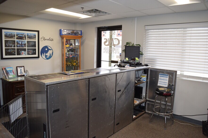 More Photos Of 520-536 W 66th St, Loveland Light Manufacturing For Sale