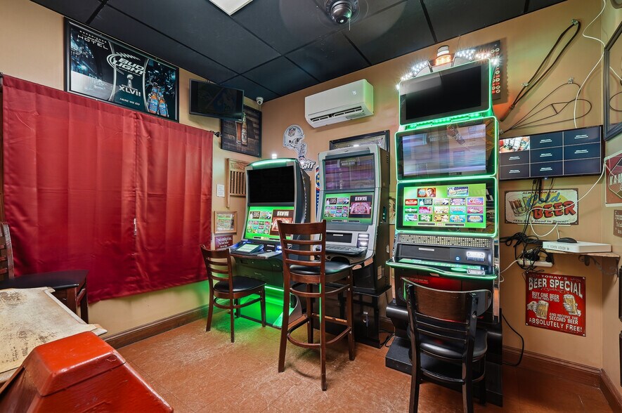 More Photos Of 212 20th St, Huntington Storefront Retail Residential For Sale