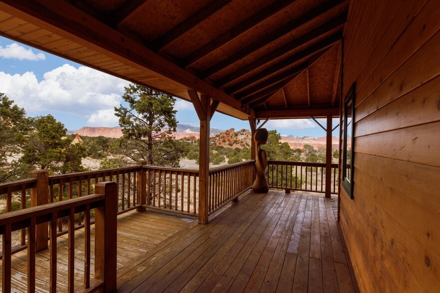 More Photos Of 199 W 125 S, Teasdale Hospitality For Sale